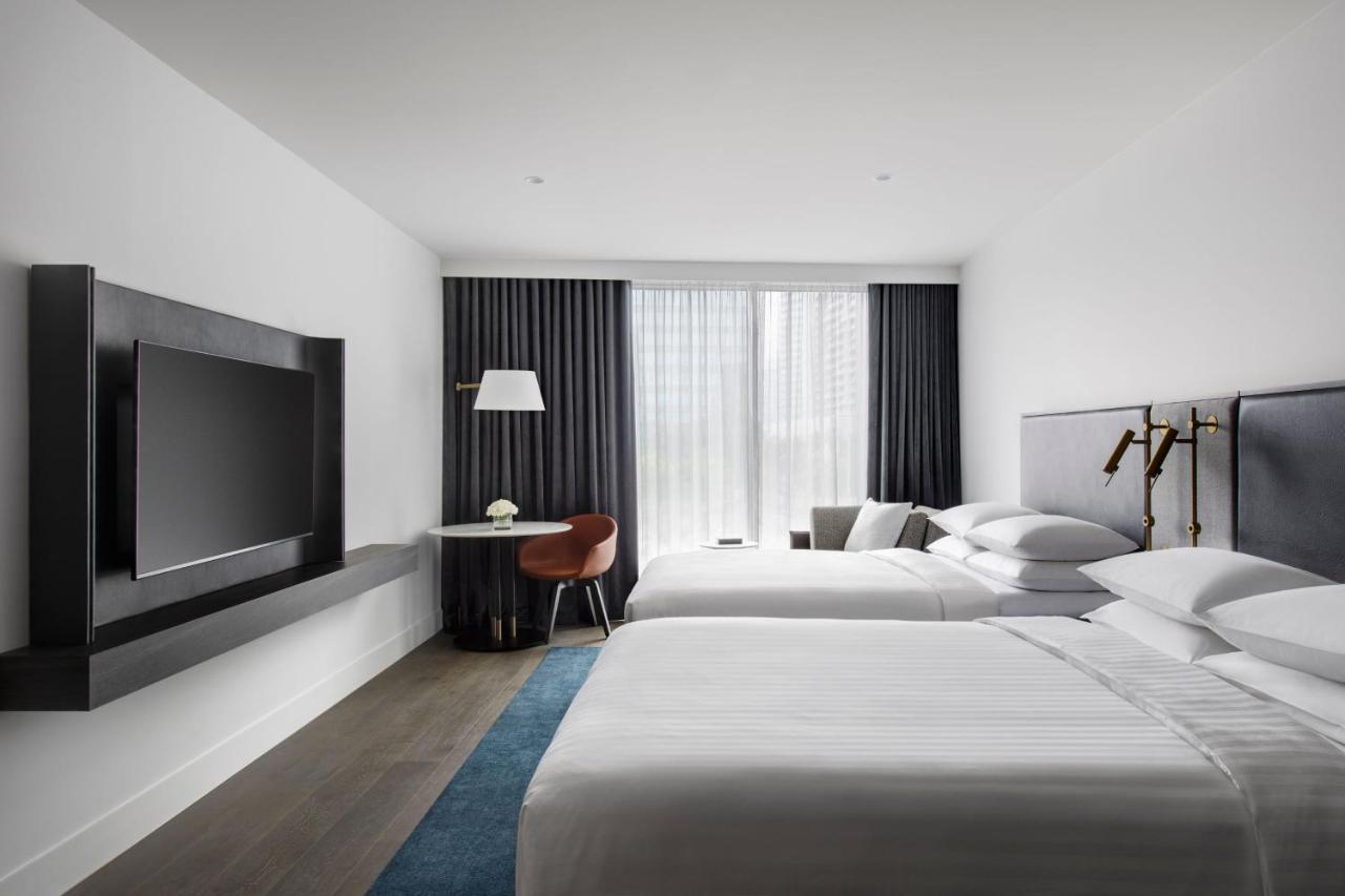 Melbourne Marriott Hotel Docklands Exteriér fotografie A guest room at the Hotel Indigo in Boston, Massachusetts