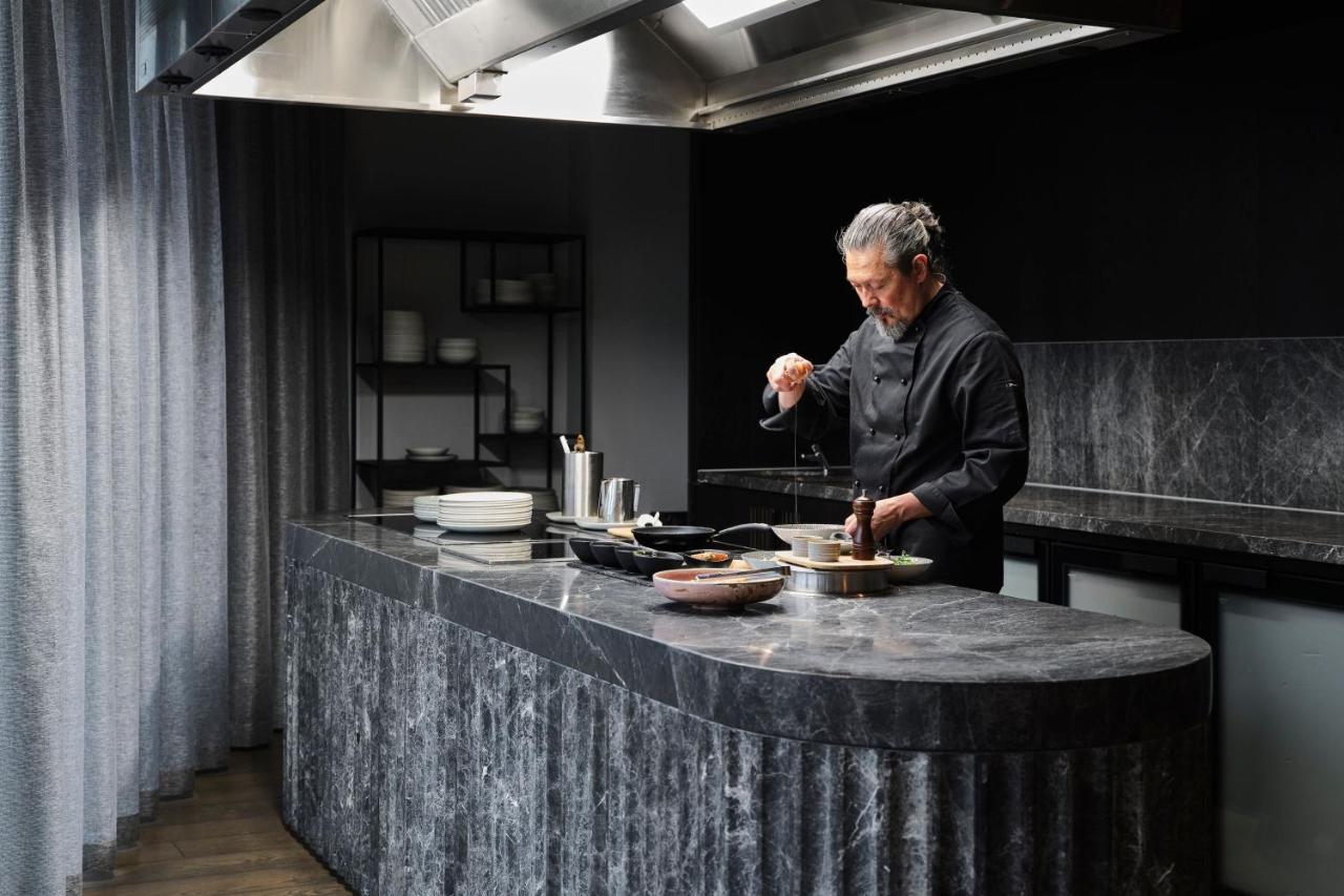 Melbourne Marriott Hotel Docklands Exteriér fotografie Chef Nobu Matsuhisa