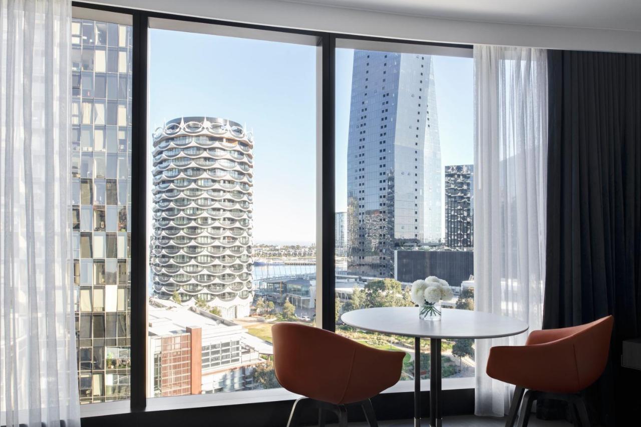 Melbourne Marriott Hotel Docklands Exteriér fotografie View from a typical apartment
