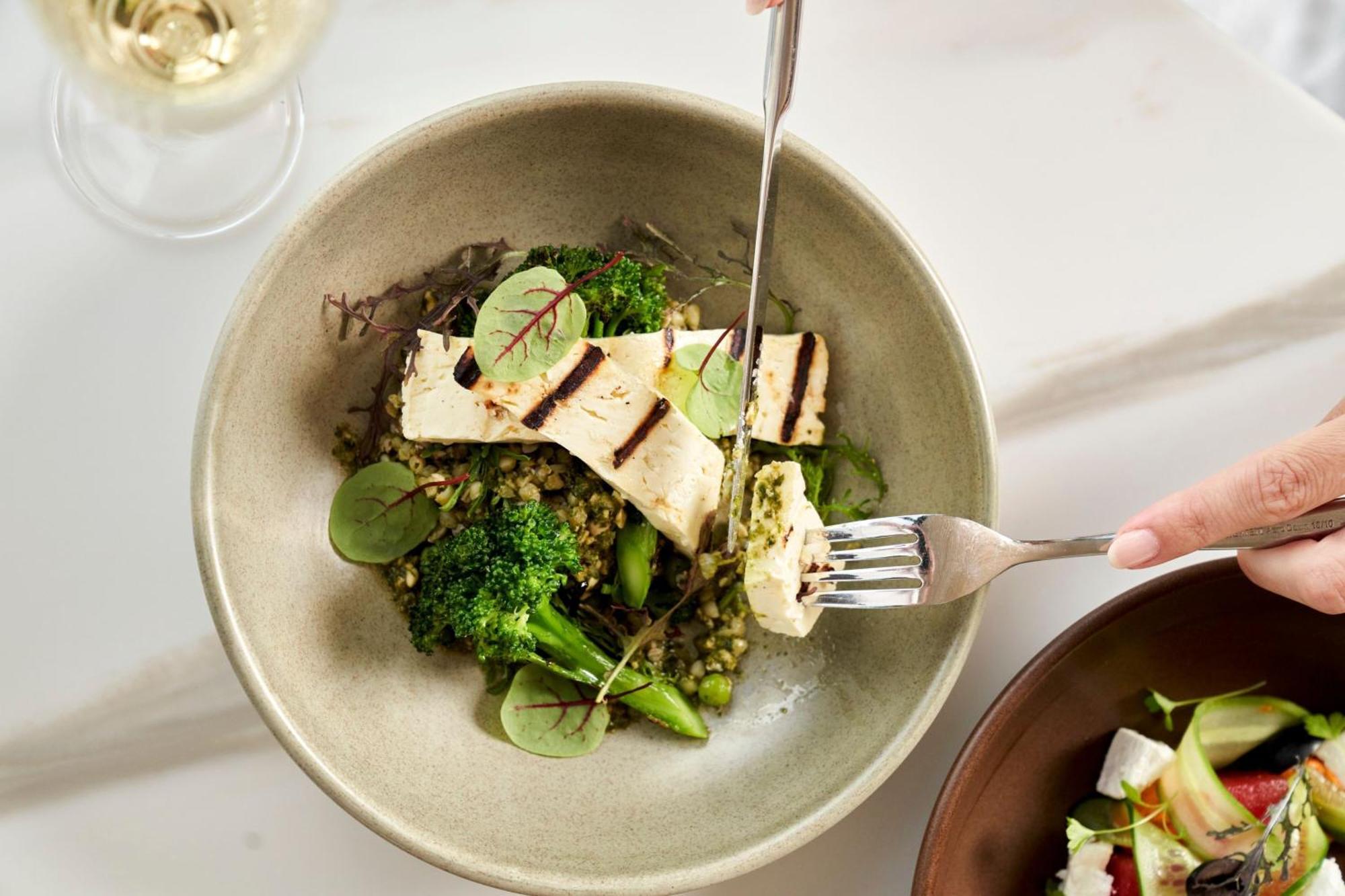 Melbourne Marriott Hotel Docklands Exteriér fotografie A salad with quinoa