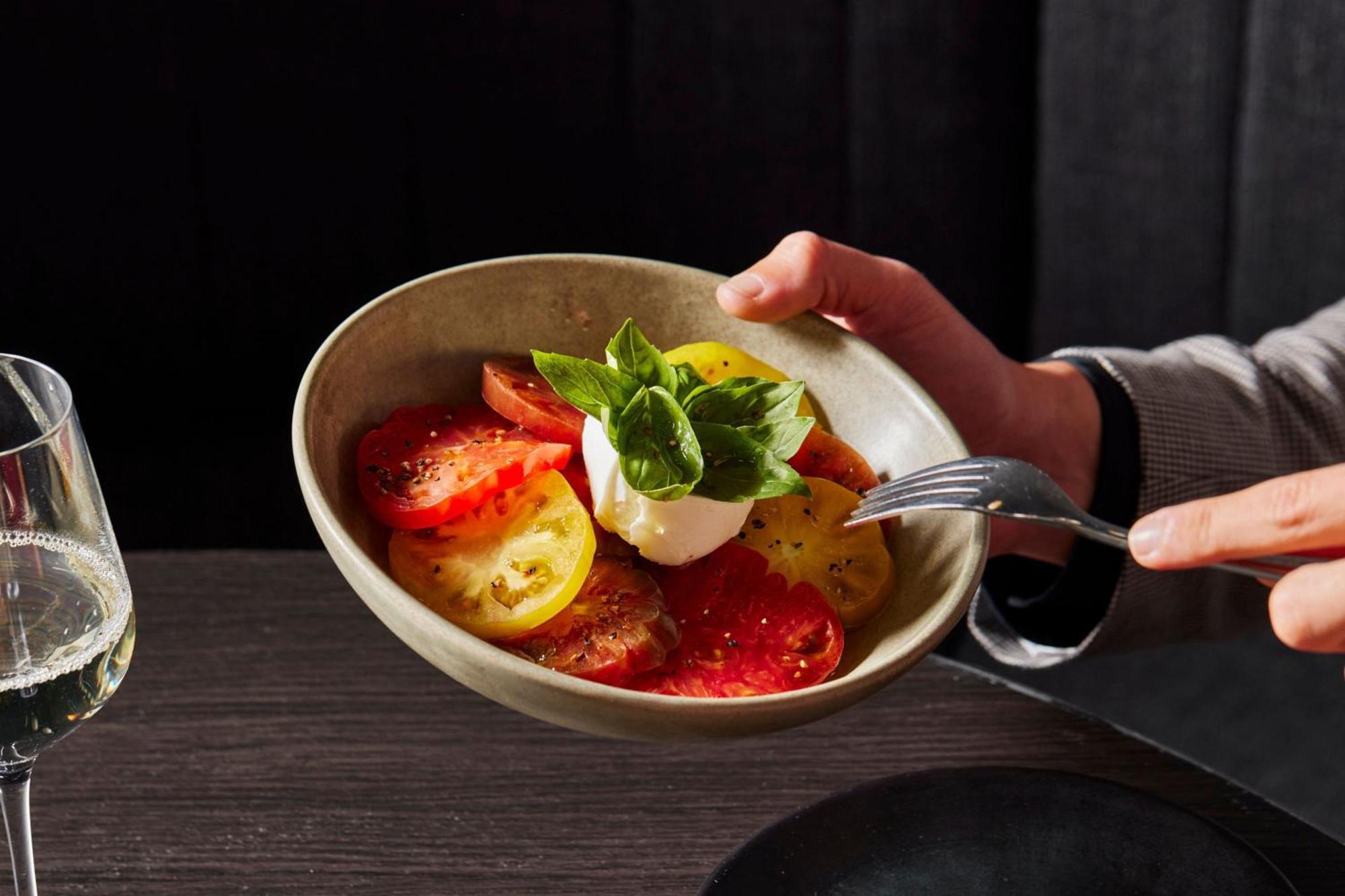 Melbourne Marriott Hotel Docklands Exteriér fotografie A tomato salad with mozzarella and basil