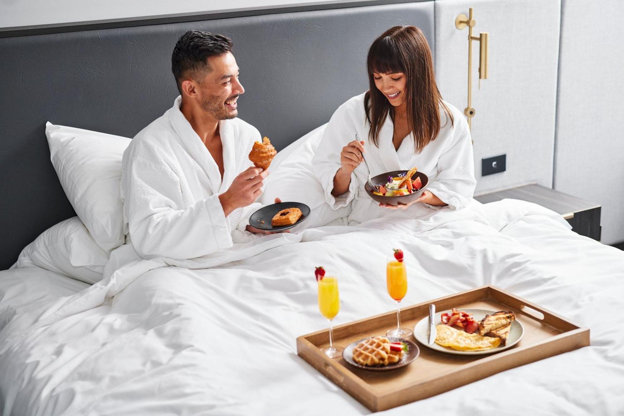 Melbourne Marriott Hotel Docklands Exteriér fotografie Room service